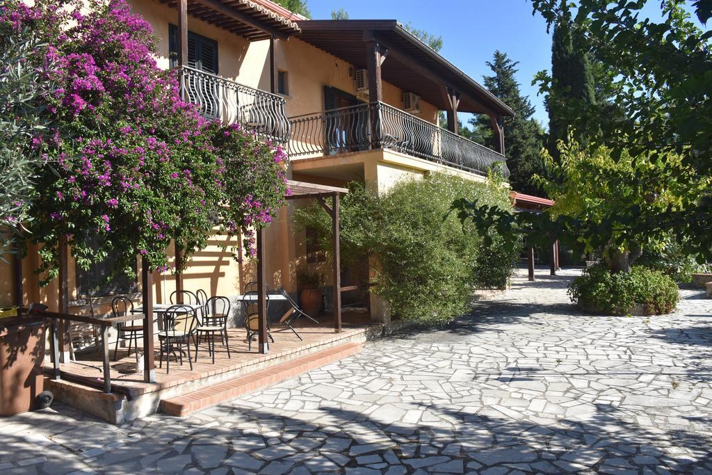 Azienda Agrituristica Biologica Il Querceto 산타세베리나 외부 사진